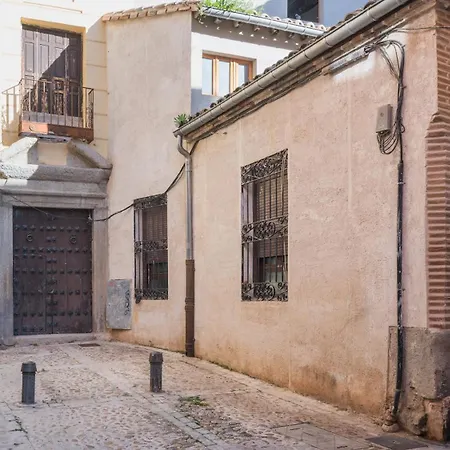 아파트 Medieval Cave Experience *